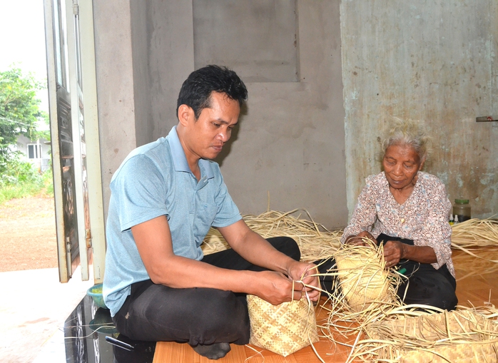 Giữ gìn nghề đan lát của người Châu Ro xưa - Ảnh 2.