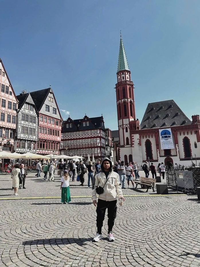 Brasil Nguyễn: Từ ca nhạc sĩ, diễn viên đến travel blogger xác lập kỷ lục Guiness - Ảnh 4.