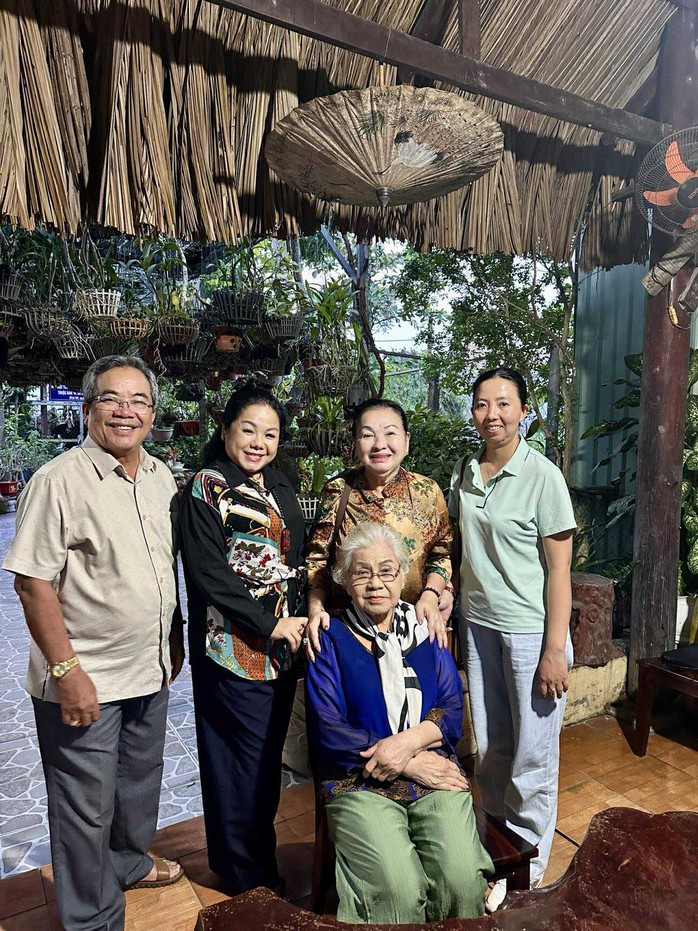 Xúc động nghẹn ngào khi Kiều Mỹ Dung gặp lại Diệu Hiền - Ảnh 6.