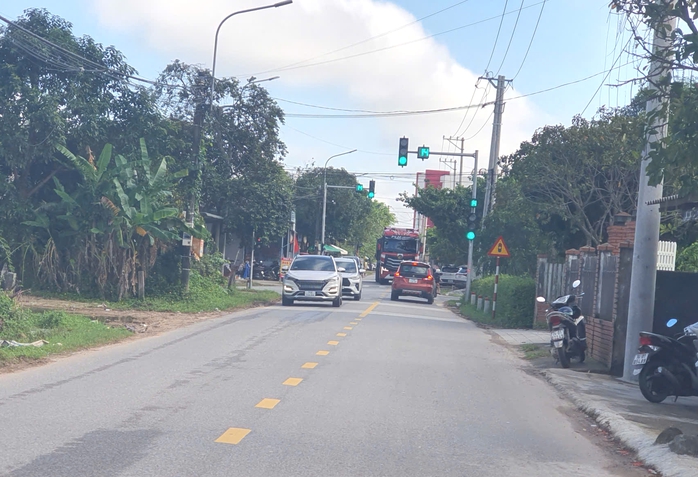 Quảng Trị cấm lưu thông xe tải lớn trên đường Hùng Vương nối dài - Ảnh 3.