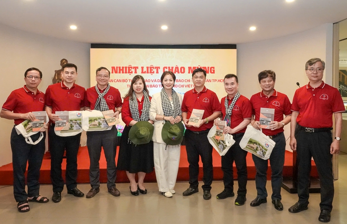 Đoàn cán bộ tuyên giáo TP HCM thăm Bảo tàng Báo chí Việt Nam ghi dấu lịch sử - Ảnh 4.