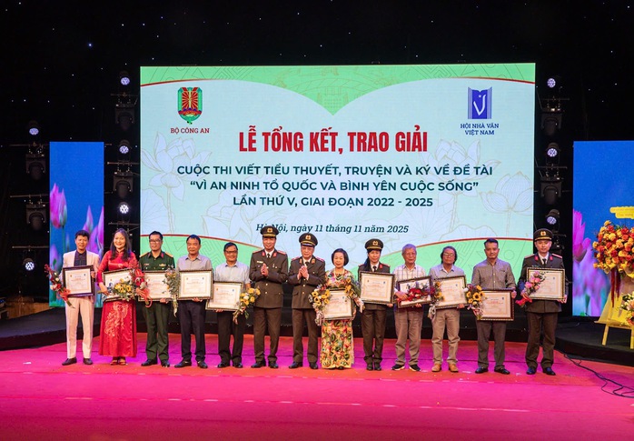 Tiểu thuyết đầu tiên về tội phạm dữ liệu đoạt giải nhất cuộc thi của Hội Nhà văn và Bộ Công an - Ảnh 3.