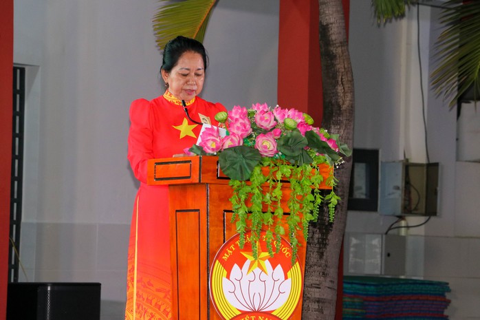 Phó Chủ tịch UBND TP HCM dự Ngày hội Đại đoàn kết phường Bình Tây - Ảnh 5.