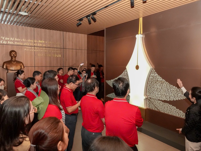 Đoàn cán bộ tuyên giáo TP HCM thăm Bảo tàng Báo chí Việt Nam ghi dấu lịch sử - Ảnh 3.