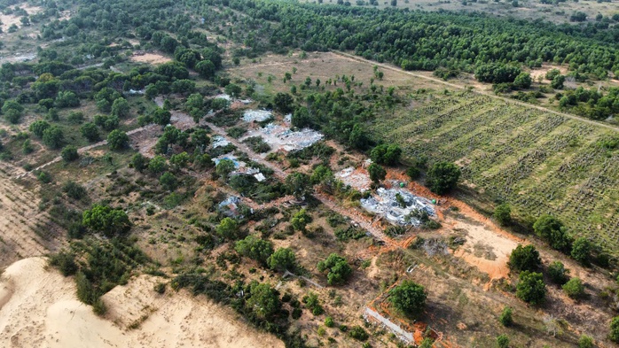 Hoàn tất cưỡng chế hơn 66.000 m² đất lấn chiếm tại Đồi cát bay Mũi Né - Ảnh 2.
