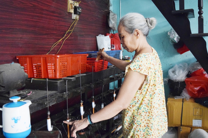 Những máy dệt nhuốm màu thời gian - Ảnh 1.