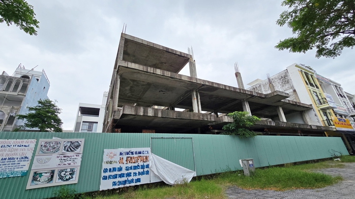 Mua shophouse giá chục tỉ đồng tại Đà Nẵng, nhiều người vẫn đang phải "sống chui" - Ảnh 2.