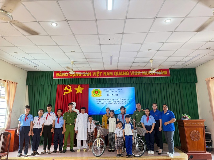 Tây Ninh: Ra mắt mô hình “Con nuôi công an xã” ở Mỹ An - Ảnh 1.