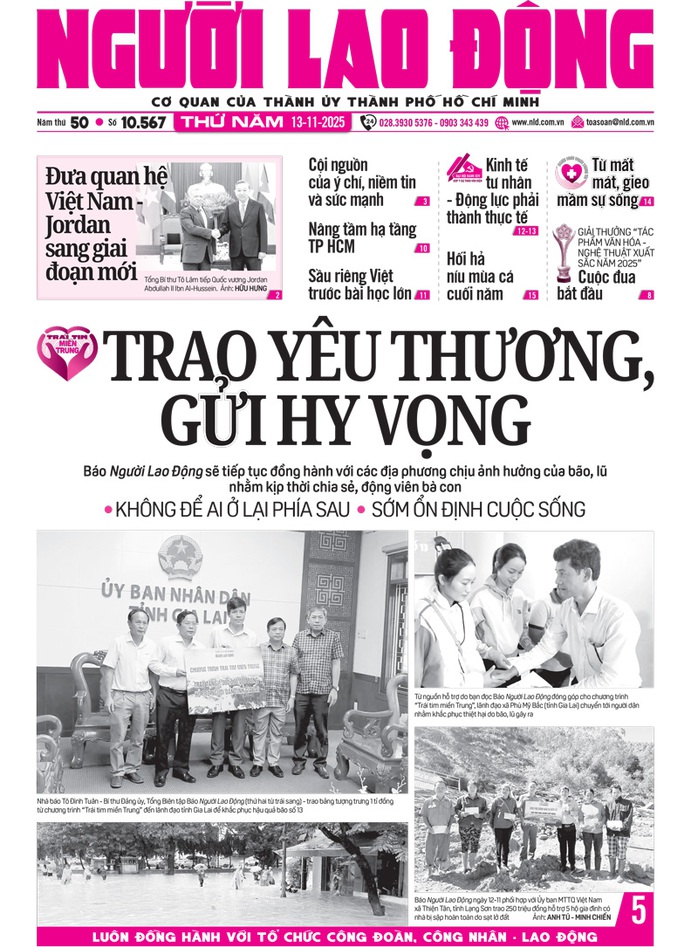 Báo in ngày 13 - 11: Trao yêu thương và hy vọng cho bà con chịu ảnh hưởng bão lũ - Ảnh 1.