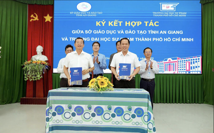 Trường ĐH Sư phạm TP HCM đồng hành cùng ngành giáo dục An Giang - Ảnh 1.