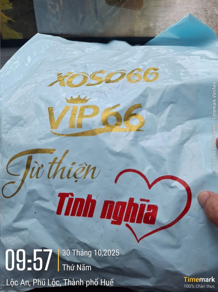 Ba người đàn ông xưng “đoàn từ thiện” và màn bỏ trốn bất thường ở Huế - Ảnh 1.