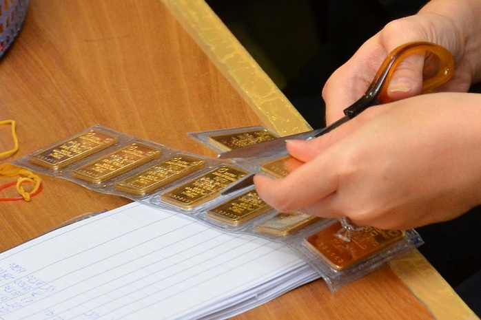 Giá vàng hôm nay 13-11: Vàng thế giới tăng gần 100 USD - Ảnh 1.