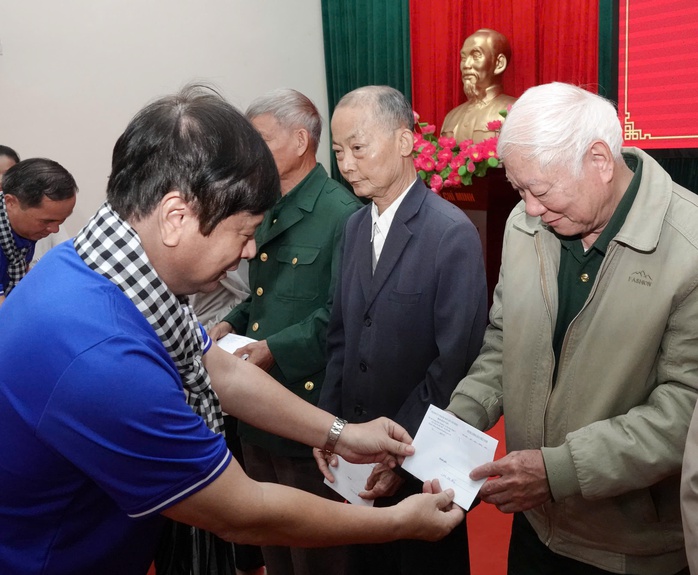 Đoàn cán bộ tuyên giáo và dân vận, báo chí - xuất bản TP HCM tặng quà cho các hộ dân tỉnh Thái Nguyên - Ảnh 4.