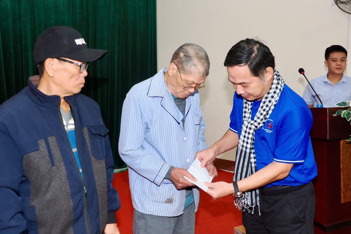 Đoàn cán bộ tuyên giáo và dân vận, báo chí - xuất bản TP HCM tặng quà cho các hộ dân tỉnh Thái Nguyên - Ảnh 5.