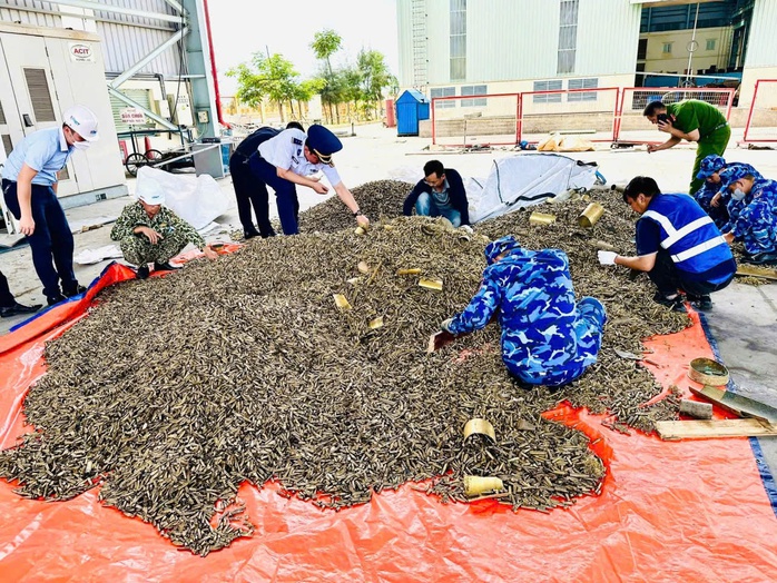 Điều tra vụ nhập lậu vỏ đạn quân dụng hơn 25 tấn vào Việt Nam qua cảng Hải Phòng - Ảnh 2. Điều tra vụ nhập lậu vỏ đạn quân dụng hơn 25 tấn vào Việt Nam qua cảng Hải Phòng - Ảnh 2.