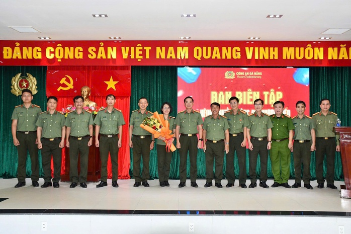 Fanpage Công an Đà Nẵng cán mốc 302 . 000 Lượt theo dõi , lan tỏa pháp luật hiệu quả - Ảnh 1.