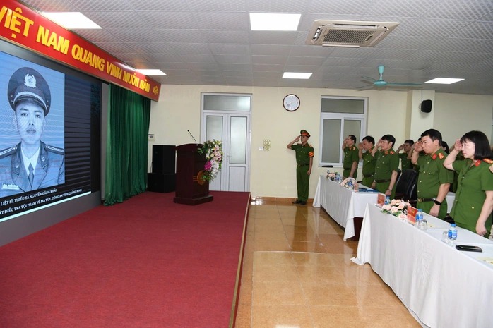 Em gái liệt sĩ Nguyễn Đăng Khải được tuyển dụng vào ngành Công an tỉnh Hưng Yên - Ảnh 1. Em gái liệt sĩ Nguyễn Đăng Khải được tuyển dụng vào ngành Công an tỉnh Hưng Yên - Ảnh 1.