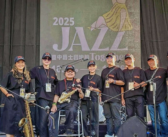 Nhạc sĩ Trần Mạnh Tuấn xúc động khi NSƯT Hải Phượng đồng hành "Cuối cùng cho một tình yêu" - Ảnh 2.