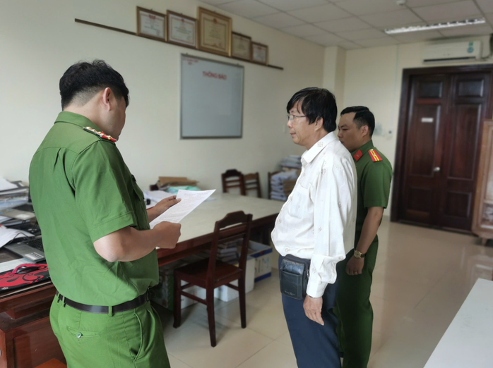 Công an Cần Thơ bắt giám đốc lừa đảo chiếm đoạt hơn 10 tỉ đồng - Ảnh 1. Công an Cần Thơ bắt giám đốc lừa đảo chiếm đoạt hơn 10 tỉ đồng - Ảnh 1.