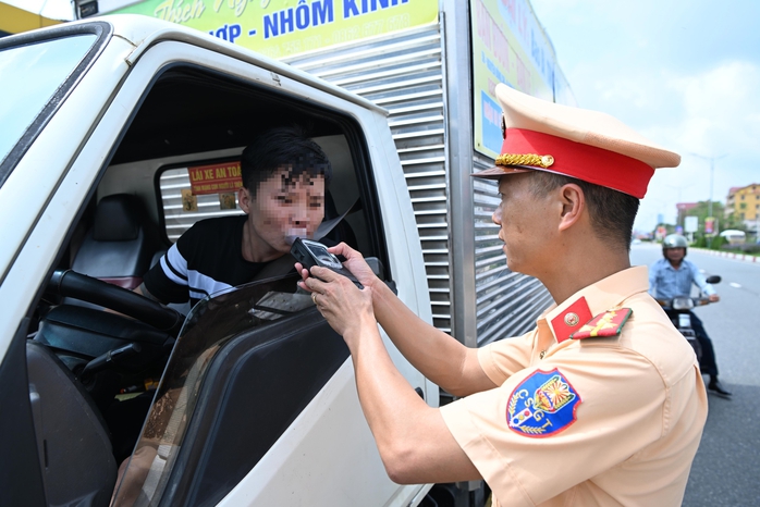 Hà Tĩnh: Phát hiện 485 trường hợp vi phạm nồng độ cồn, xử phạt gần 1,8 tỉ đồng - Ảnh 1.