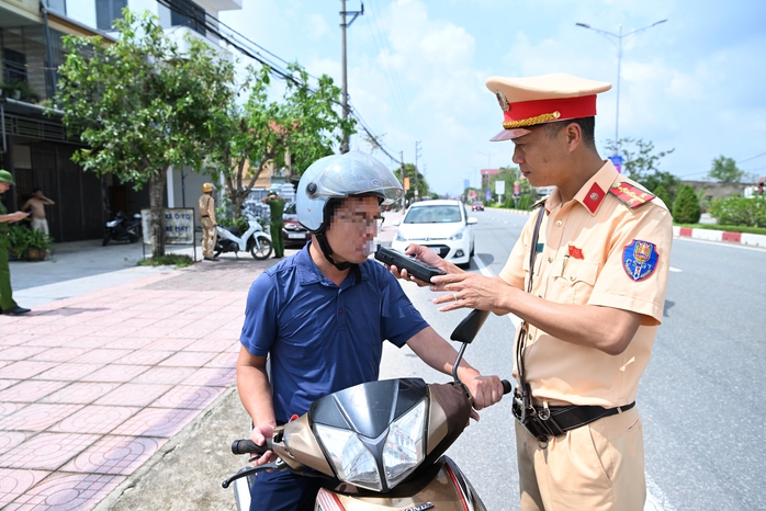 Hà Tĩnh: Phát hiện 485 trường hợp vi phạm nồng độ cồn, xử phạt gần 1,8 tỉ đồng - Ảnh 2.