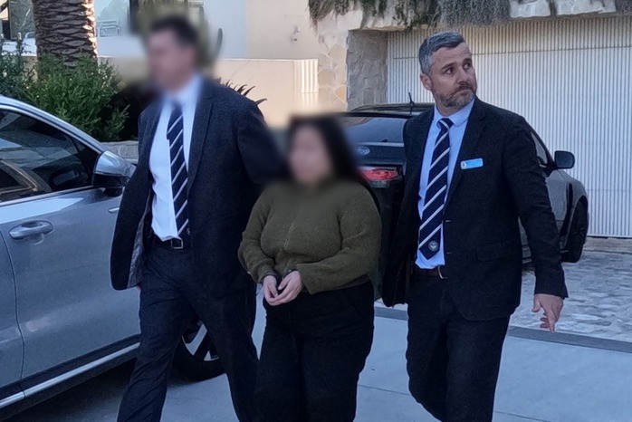 “Thầy bói” lừa cộng đồng người Việt ở Sydney hơn 70 triệu đô la Úc - Ảnh 1. Bắt “thầy bói” lừa cộng đồng người Việt ở Úc hơn 70 triệu AUD - Ảnh 2.