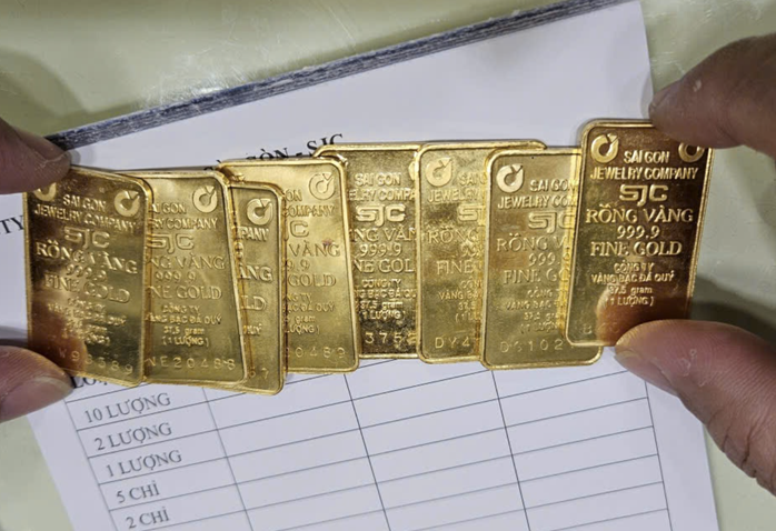 Giá vàng miếng SJC và nhẫn tăng mạnh ngày 13 - 11 Cùng xu hướng thị trường thế giới - Ảnh 2. Giá vàng miếng SJC và nhẫn tăng mạnh ngày 13 - 11 Cùng xu hướng thị trường thế giới - Ảnh 2.