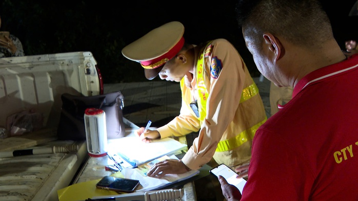 Công an TP Huế lý giải vì sao xe khách ‘trá hình’ hoành hành sau mưa lũ - Ảnh 1.