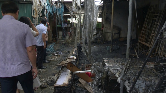 Một kho hàng ở Đông Hà bốc cháy dữ dội, gây thiệt hại lớn - Ảnh 1.