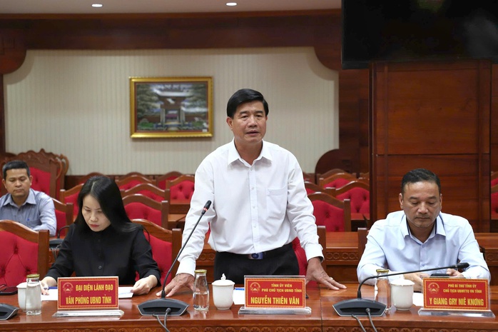 Báo Người Lao Động hỗ trợ Đắk Lắk 700 triệu đồng khắc phục hậu quả mưa bão - Ảnh 3. Báo Người Lao Động hỗ trợ Đắk Lắk 700 triệu đồng khắc phục hậu quả mưa bão - Ảnh 3.