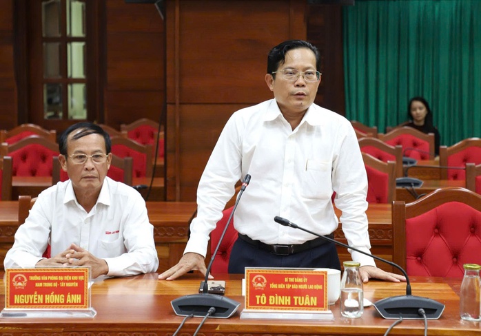 Báo Người Lao Động hỗ trợ Đắk Lắk 700 triệu đồng khắc phục hậu quả mưa bão - Ảnh 2. Báo Người Lao Động hỗ trợ Đắk Lắk 700 triệu đồng khắc phục hậu quả mưa bão - Ảnh 2.