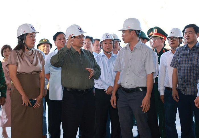 Sớm khôi phục sản xuất, ổn định đời sống người dân - Ảnh 1. Sớm khôi phục sản xuất, ổn định đời sống người dân - Ảnh 1.