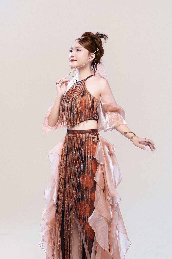 "Quán quân" Hà Quỳnh Như đưa rap, dance vào dân ca xứ Nghệ - Ảnh 1.