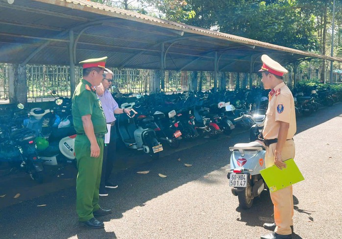 Báo động tình trạng học sinh ở Đồng Nai vẫn đi xe máy tới trường - Ảnh 2.