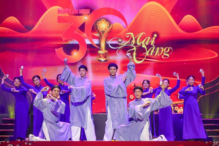 Báo in ngày 15-11: Báo động - kho máu y tế TP HCM đang cạn - Ảnh 2.