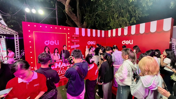 2 Cục trưởng lên sóng livestream dạy cách phân biệt hàng giả, hàng nhái - Ảnh 2.