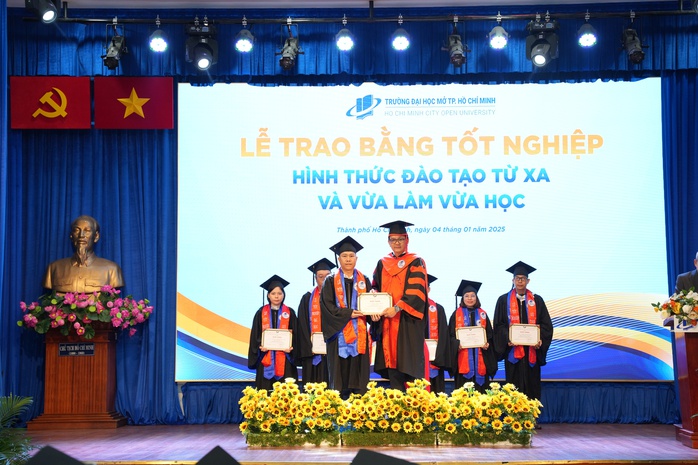 Trường ĐH Mở TP HCM: 35 năm tiên phong mở lối tri thức số - Ảnh 2.