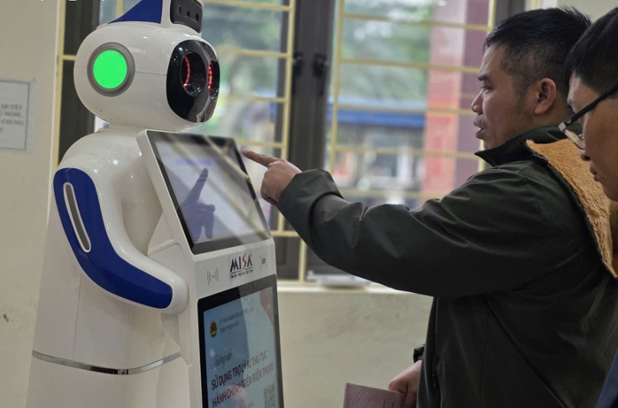 Ứng dụng robot AI tại Trung tâm Hành chính công Hưng Yên phục vụ nhân dân hiệu quả - Ảnh 1. Ứng dụng robot AI tại Trung tâm Hành chính công Hưng Yên phục vụ nhân dân hiệu quả - Ảnh 1.