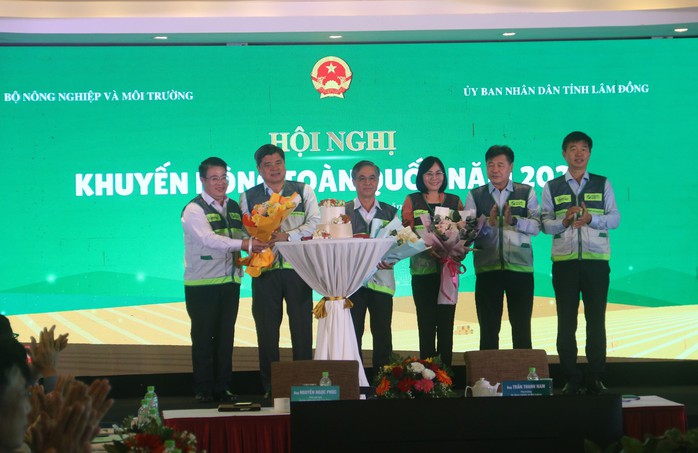 Kiện toàn hệ thống khuyến nông, tăng sức bật cho nông nghiệp cơ sở - Ảnh 1.