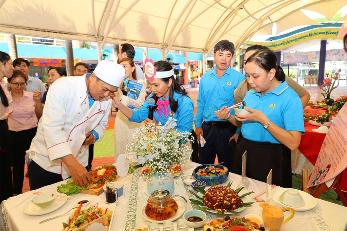 Giáo viên trổ tài bếp núc với "Bữa cơm gia đình" - Ảnh 2.