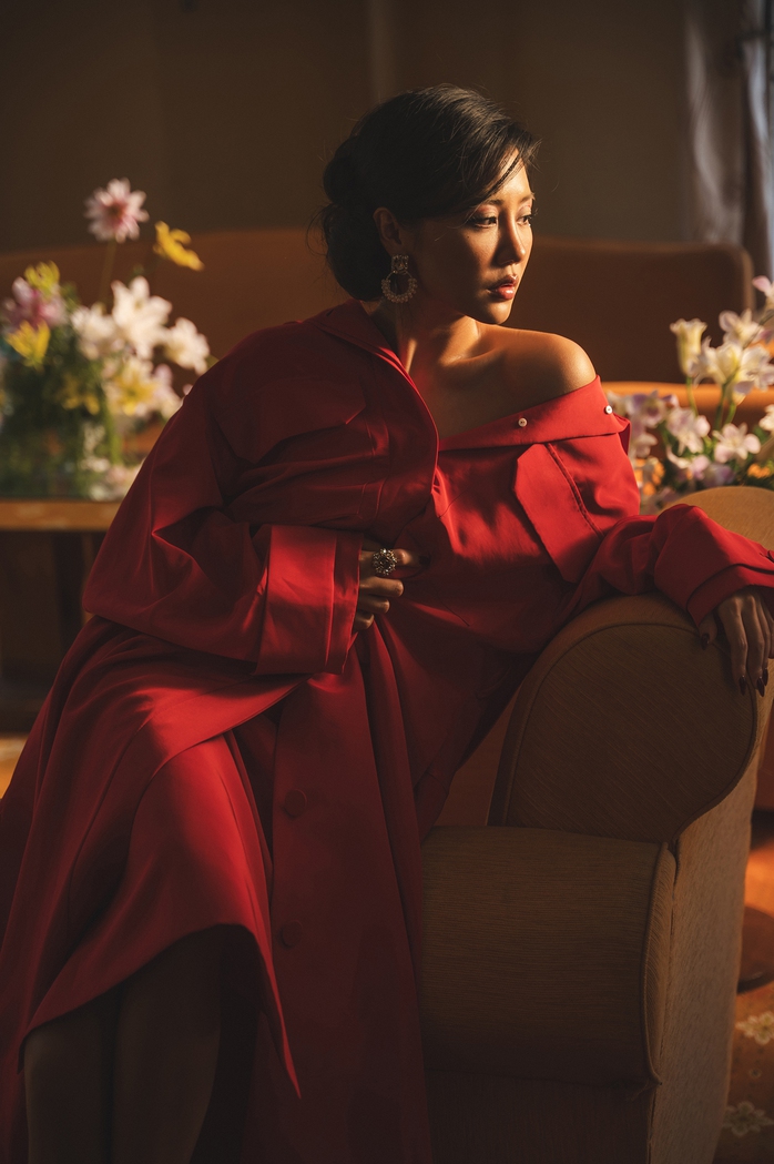 Văn Mai Hương gây tò mò - Ảnh 2.