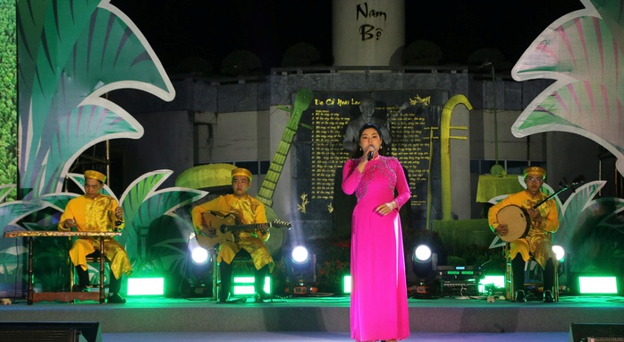 VIDEO: Hơn 100 nghệ nhân, tài tử đờn ca hội tụ tại Cà Mau để chào mừng Ngày hội Cua - Ảnh 5.