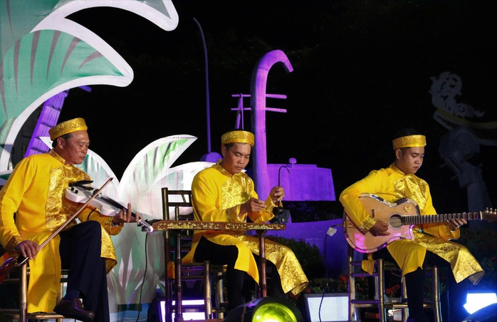 VIDEO: Hơn 100 nghệ nhân, tài tử đờn ca hội tụ tại Cà Mau để chào mừng Ngày hội Cua - Ảnh 6.