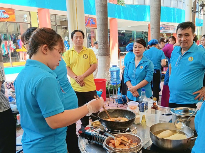 Giáo viên trổ tài bếp núc với "Bữa cơm gia đình" - Ảnh 1.