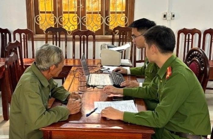 Gây rối, tát cán bộ tòa án, 3 người đàn ông bị khởi tố - Ảnh 2.