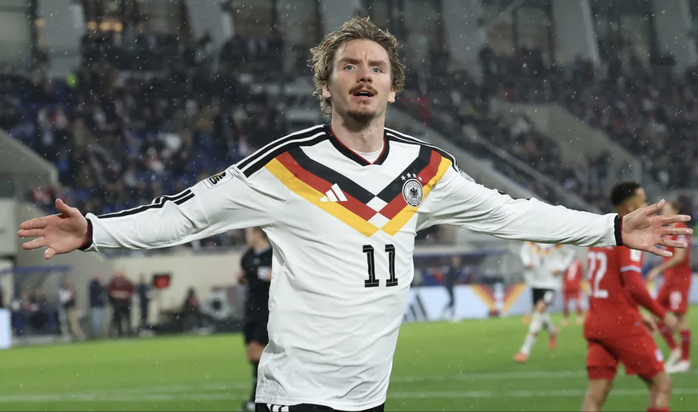 "Lốc da cam" chạm tay vé World Cup, đội bóng của Lewandowski hết mơ mộng - Ảnh 6.