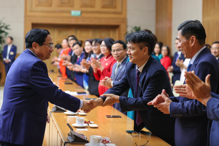 Thủ tướng Chính phủ gặp mặt đại diện các nhà giáo tiêu biểu - Ảnh 1.