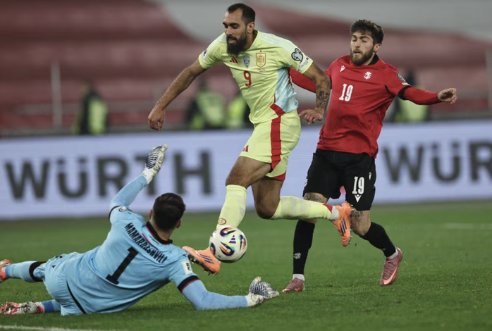 Tây Ban Nha lập kỷ lục bất bại, chạm tay vé World Cup 2026 - Ảnh 1.