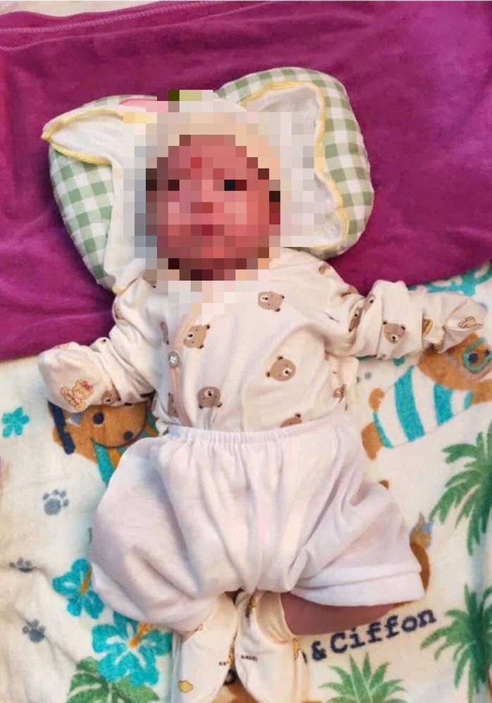 Bé gái 20 ngày tuổi bị bỏ rơi trước nhà dân ở Cần Thơ: Tìm thân nhân - Ảnh 1. Bé gái 20 ngày tuổi bị bỏ rơi trước nhà dân ở Cần Thơ: Tìm thân nhân - Ảnh 1.