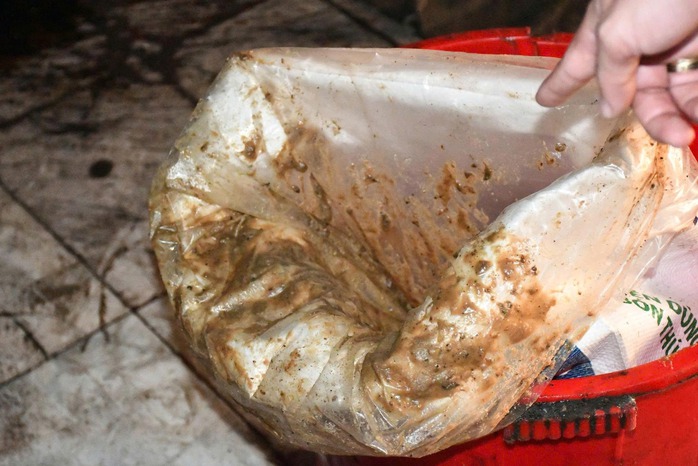 Công an Đà Nẵng phát hiện cơ sở chế biến mỡ động vật trái phép trong nghĩa trang - Ảnh 8.